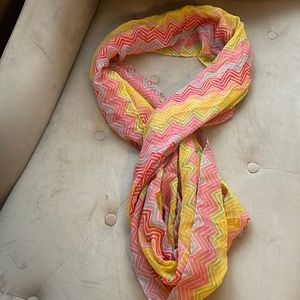 Springy infinity scarf